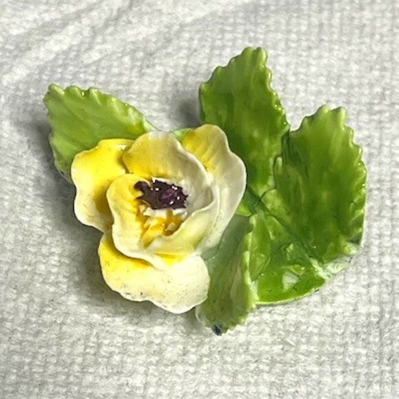 VTG ONE Adderley Floral Bone China Place-Name Card Holder Yellow England 1.5" - Picture 5 of 14